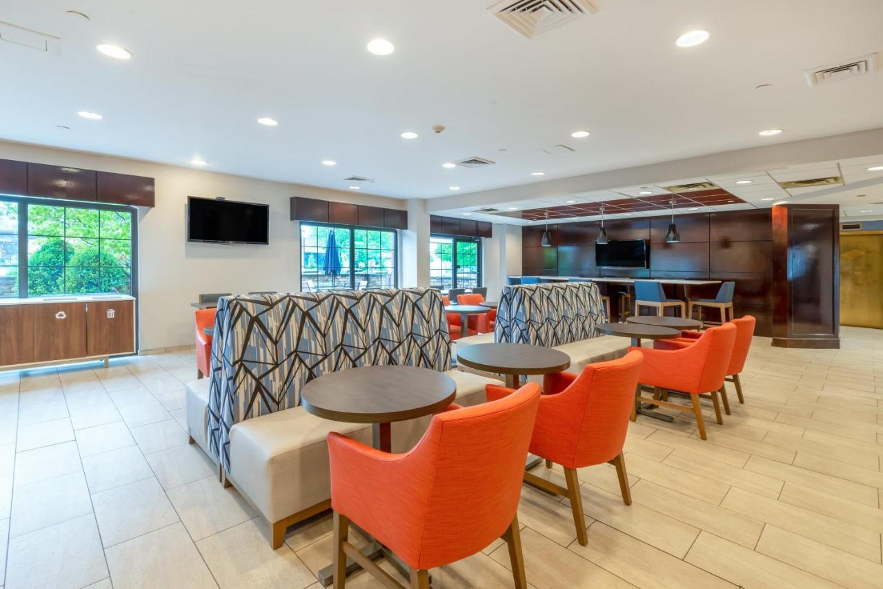 Holiday Inn Express Philadelphia Ne-Bensalem By Ihg Eksteriør billede